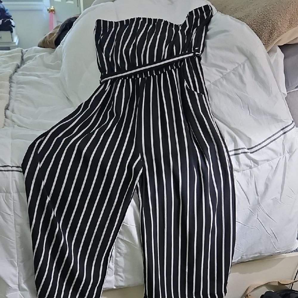 Papaya Black and White Striped Jumpsuit with Sweetheart Neckline Size Large